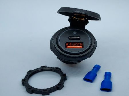 Wodoodporny podwójny ładowarka USB 3.0A + Type-C z osłoną sprężynową - Wodoodporny-podwójny-USB-3.0A + Type-C-ładowarka-z-osłoną-sprężynową